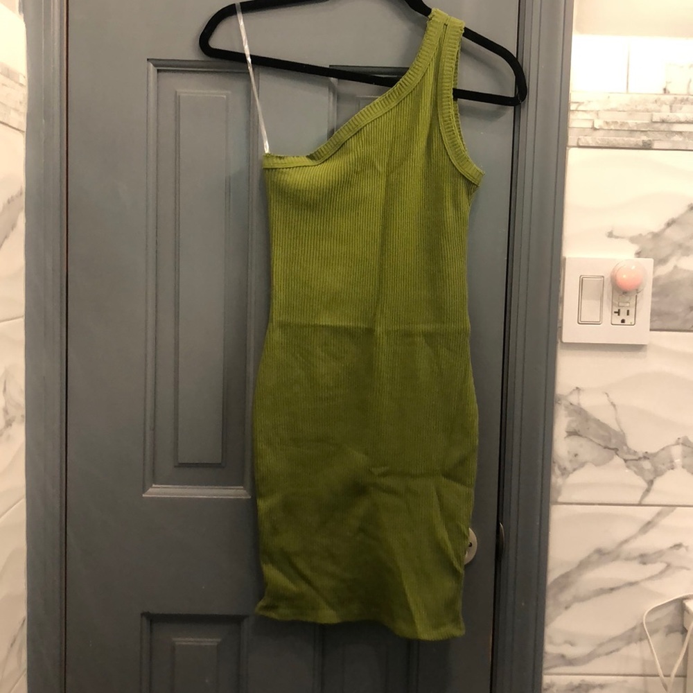 URBAN OUTFITTERS ONE SHOULDER DRESS // BRAND NEW